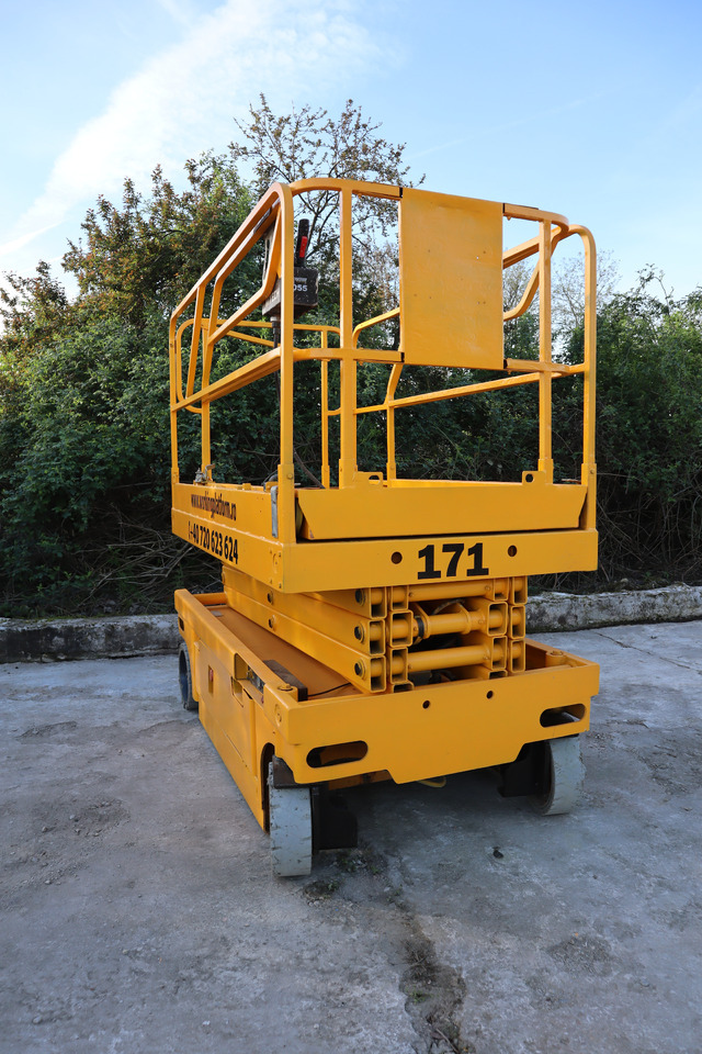 Scissor lift HAULOTTE Compact 10 Electric 10 M 2008